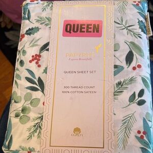 Papyrus Queen Sheet Set - Green and Red Holiday foliage Design brand new